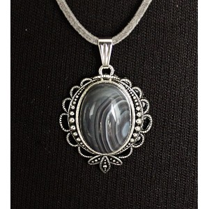 Кулон из агата серо-коричневого (ботсванский), овал 18х13мм, оправа "трилистник"