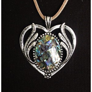 Кулон из гелиотиса, овал 25х18мм, оправа "сердце с крыльями"