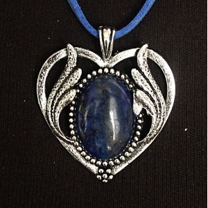 Кулон из лазурита (синий), овал 25х18мм, оправа "сердце с крыльями"