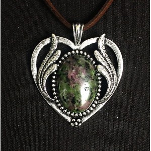 Кулон из цоизита, овал 25х18мм, оправа "сердце с крыльями"