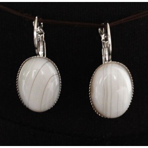 Серьги из агата белого, овалы 18х13мм, замок петелька