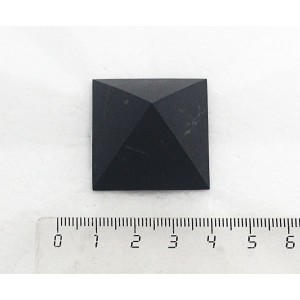 Пирамида шунгит неполированная 30*30 мм