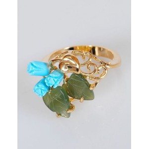 C830 Кольцо позолоченное с бирюзой (имитация) и нефритом "3 розы 2 листа сердечко" р-р 17