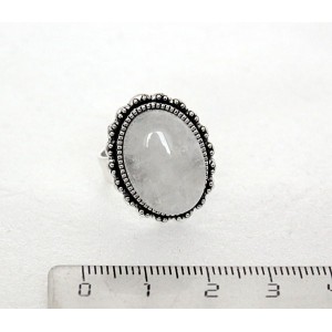 Кольцо с горным хрусталем (не полностью прозрачный), овал 18x13, литая оправа, безразмерное