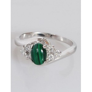 C830 Кольцо с малахитом "1 камень 6 цирконов"