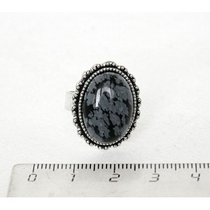 Кольцо с обсидианом снежным, овал 18x13, литая оправа, безразмерное