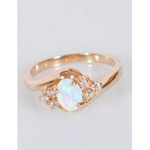 C830 Кольцо серебро позолоченное 2.5г с японским опалом (синтетическим) "1 камень 6 цирконов" р-р 17