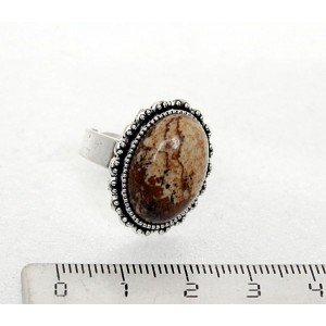 Кольцо из яшмы песочной, овал 18x13, литая оправа, безразмерное