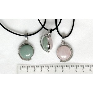 Кулон из авантюрина зеленого и кварца розового, круг 20мм, оправа "глобус", двусторонний