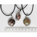 Кулон из родонита и унакита, круг 20мм, оправа "глобус", двусторонний