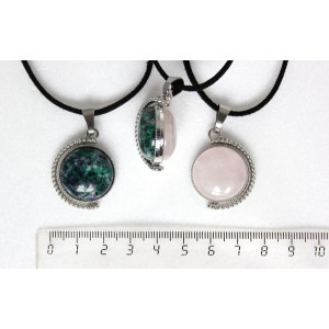 Кулон из цоизита и кварца розового, круг 20мм, оправа "глобус", двусторонний