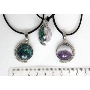 Кулон из цоизита и аметиста, круг 20мм, оправа "глобус", двусторонний