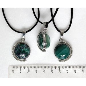 Кулон из цоизита и агата зеленого (тонировка), круг 20мм, оправа "глобус", двусторонний