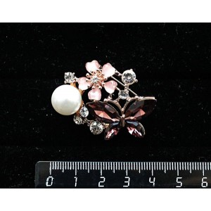 Брошь из жемчуга (иск.) со стразами "бабочка, цветок и жемчужина", цвет белый +розовый +вишневый