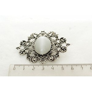 Брошь из кошачьего глаза (синт.) "филигрань", цвет белый