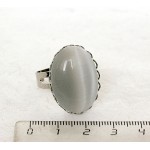 Кольцо из кошачьего глаза (синт.), овал 25х18мм, цвет белый, безразмерное