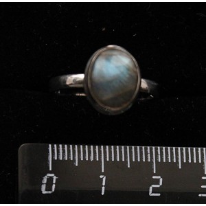 C925 Кольцо 3.2г лабрадорит овал 10х8мм р-р 19