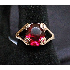 Кольцо с корундом красным (рубин синт.) "лагуна"