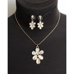 Комплект: кулон и серьги-пусеты из кошачьего глаза "3 капли", цвет кремовый+золотистый