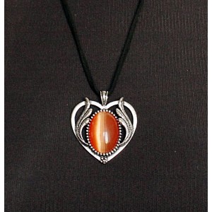 Кулон из кошачьего глаза (синт.), овал 25х18мм, оправа "сердце с крыльями", цвет оранжевый