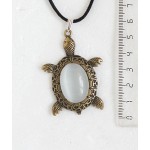 Кулон из кошачьего глаза (синт.) "черепаха", овал 25х18мм, цвет белый