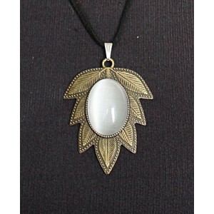 Кулон из кошачьего глаза (синт.) "лист", овал 25х18мм, цвет белый