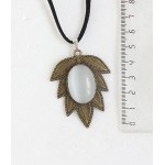 Кулон из кошачьего глаза (синт.) "лист", овал 25х18мм, цвет белый