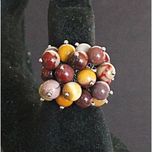 Кольцо с мукаитом "гроздь" безразмерное