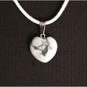 Кулон из камня каулит, сердечко