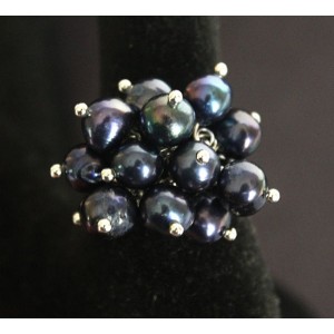 Кольцо с жемчугом черным "гроздь" безразмерное