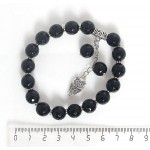 Браслет из агата черного на резинке, шарик 10мм, огранка с подвеской