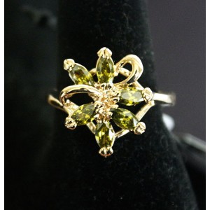 Кольцо с хризолитом (темный) "6 камней"