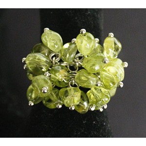 Кольцо с хризолитом "гроздь" безразмерное, овалы 5мм