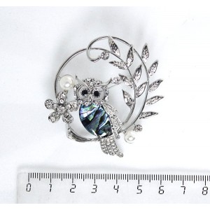 Брошь из гелиотиса "сова с веточкой"