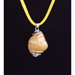 Кулон из авантюрина желтого, галтовка в спирали