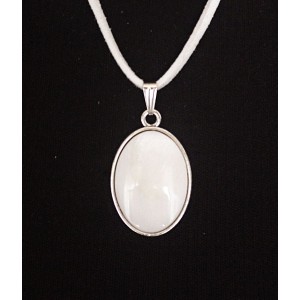 Кулон из перламутра, простой овал 25х18мм