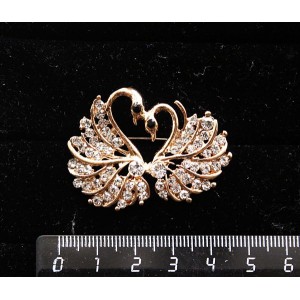 Брошь со стразами "лебеди", цвет золотистый