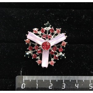 Брошь со стразами "звезда с тремя лучами", цвет розовый, серебристый