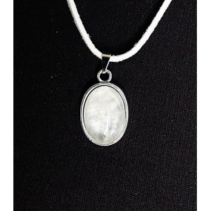 Кулон из горного хрусталя (не полностью прозрачный), простой овал 18х13мм