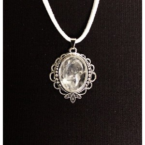 Кулон из горного хрусталя (не полностью прозрачный) "трилистник", овал 18х13мм