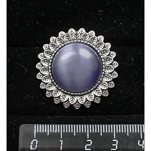 Брошь из кошачьего глаза (синт.), цвет фиолетовый, "подсолнух", круг 20мм