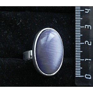 Кольцо с кошачьим глазом (синт.), овал 25х18мм, цвет фиолетовый, безразмерное (литая оправа)