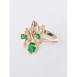 Кольцо с зеленым фианитом "лесная мелодия"