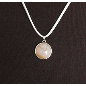 Кулон из агата белого (тонировка кофейным цветом), круг 18мм