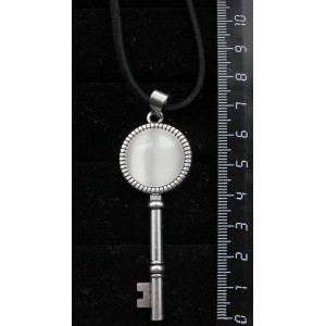 Кулон из кошачьего глаза (синт.), цвет белый, "ключик", круг 20мм