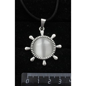 Кулон из кошачьего глаза (синт.), цвет белый, "штурвал", круг 20мм