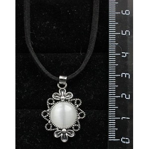 Кулон из кошачьего глаза (синт.) "два цветка", круг 12мм, цвет белый