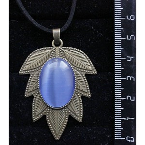 Кулон из кошачьего глаза (синт.), овал 25х18мм, цвет синий лавандовый, "лист"