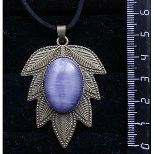 Кулон из кошачьего глаза (синт.), овал 25х18мм, цвет фиолетовый, "лист"