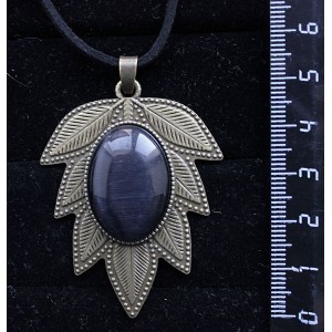 Кулон из кошачьего глаза (синт.), овал 25х18мм, цвет черный, "лист"